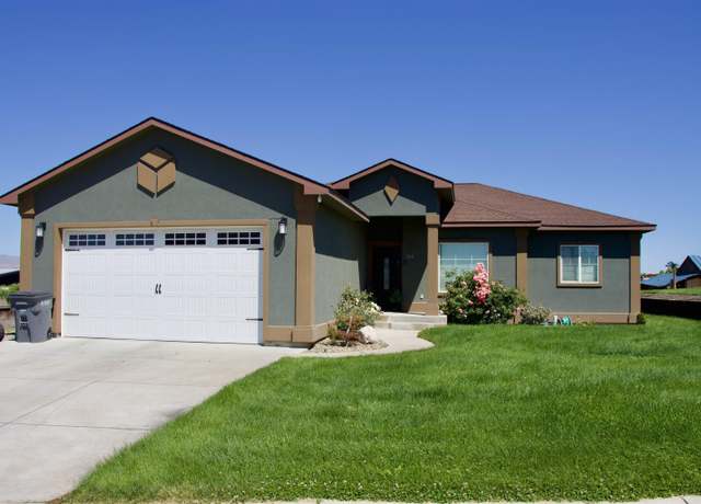 Property at 324 Ivone Dr, Sunnyside, WA 98944, 3 beds, 2 baths