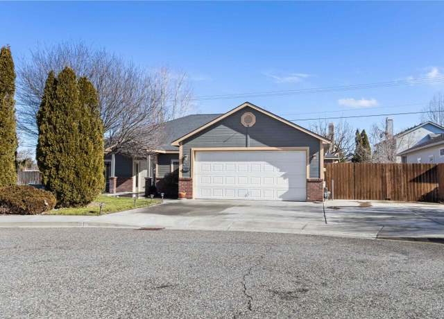 Property at 218 N Idaho St, Kennewick, WA 99336, 3 beds, 2 baths