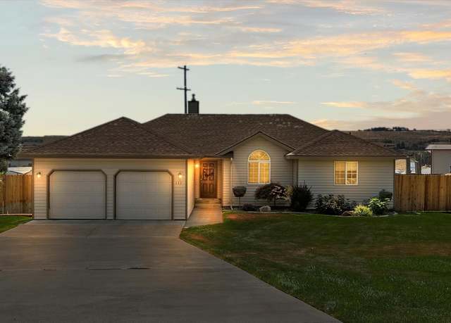 Property at 157 Travis Ln, Kennewick, WA 99338, 3 beds, 2 baths