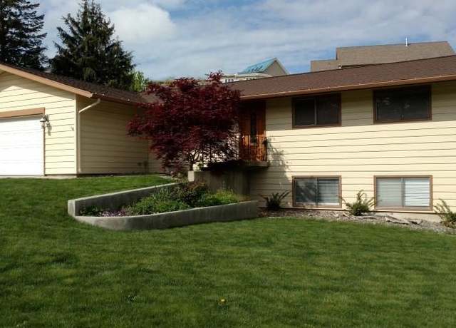 Property at 943 SW Mies St, Pullman, WA 99163, 4 beds, 3 baths