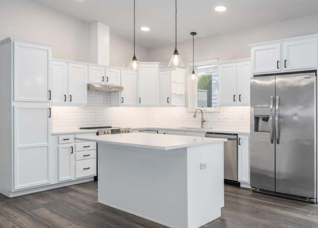 Property at 9605 Vincenzo Dr, Pasco, WA 99301, 3 beds, 2 baths