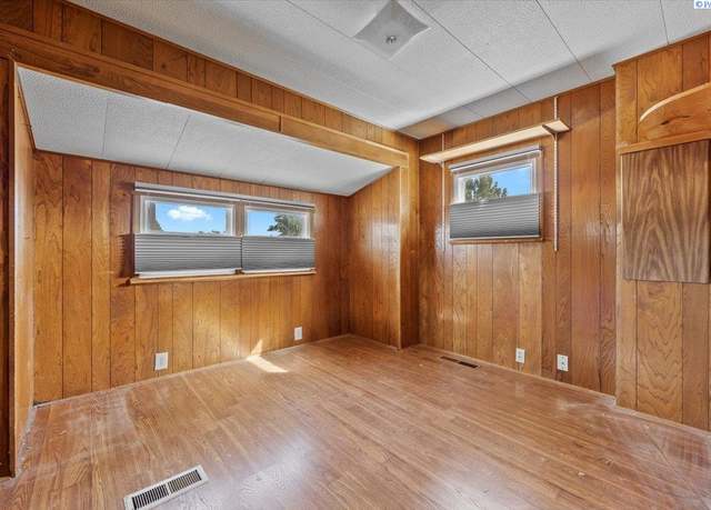 Property at 202105 E Bowles Rd, Kennewick, WA 99337, 3 beds, 2 baths