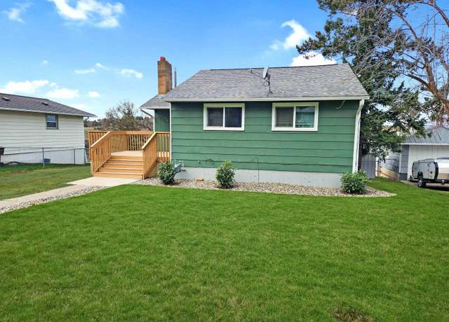 Property at 825 NW Clifford St, Pullman, WA 99163, 3 beds, 2 baths