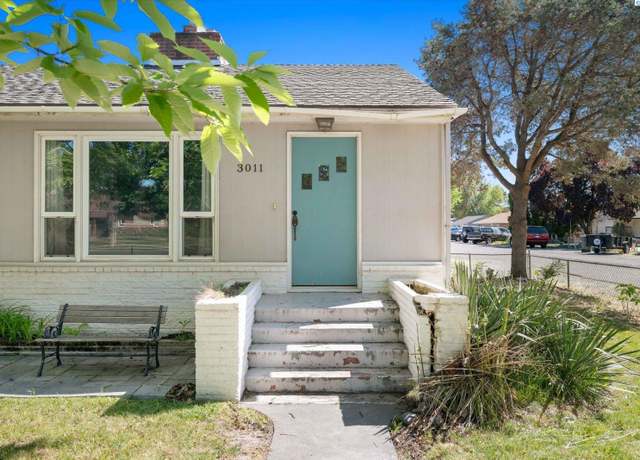 Property at 3011 W Hood Ave, Kennewick, WA 99336, 3 beds, 1 bath