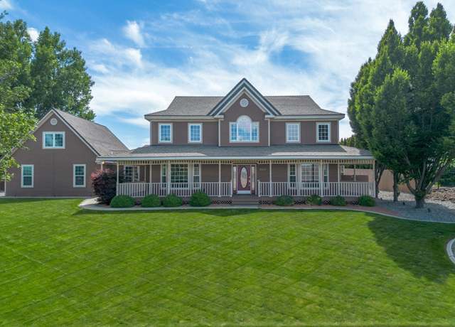 Property at 3905 W 43rd Ave, Kennewick, WA 99337, 4 beds, 3.5 baths