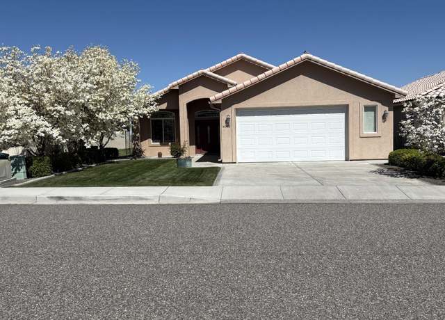 Property at 9008 W Skagit Ave, Kennewick, WA 99336, 2 beds, 2 baths