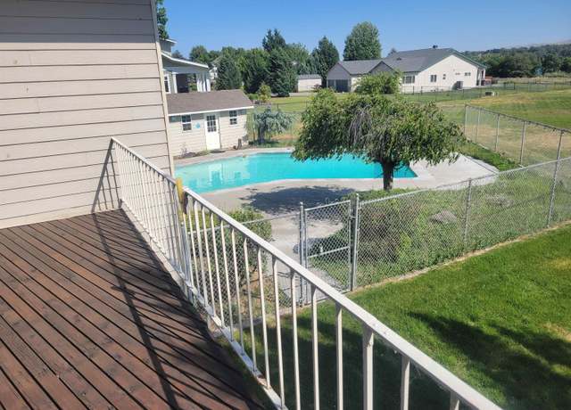 Property at 7624 W River Blvd, Pasco, WA 99301, 6 beds, 4 baths
