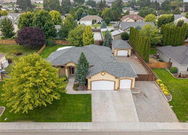 Property at 4915 W 24th Ave, Kennewick, WA 99338, 4 beds, 3 baths