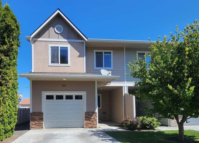 Property at 48 S Dawes St, Kennewick, WA 99336, 3 beds, 2.5 baths