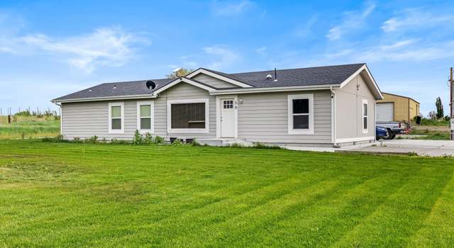 Photo of 58 Erdman Ln, Burbank, WA 99323