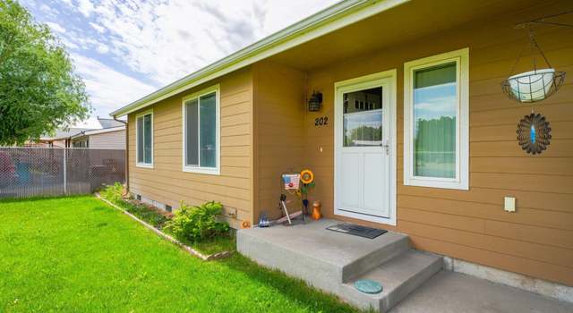 Photo of 202 Columbia Rd, Burbank, WA 99323