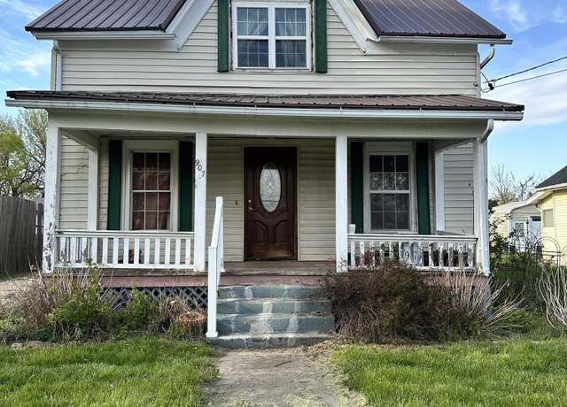 Property at 907 E Jackson St, Mexico, MO 65265, 3 beds, 2 baths