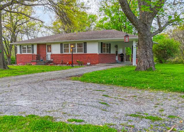 Property at 1211 W 7th St, Fulton, MO 65251, 2 beds, 1.5 baths