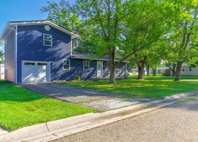 Property at 409 E Walsh Blvd, Vandalia, MO 63382, 4 beds, 2 baths