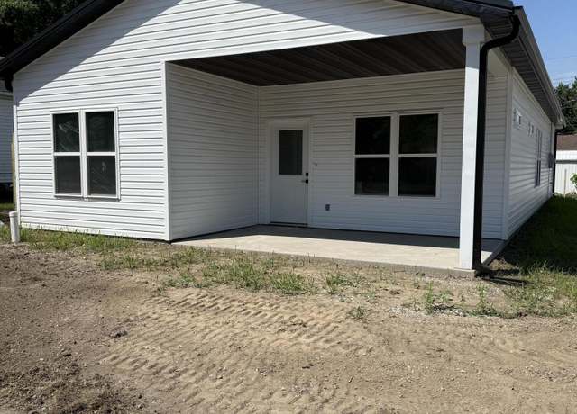 Property at 703 S Muldrow St, Mexico, MO 65265, 3 beds, 2 baths