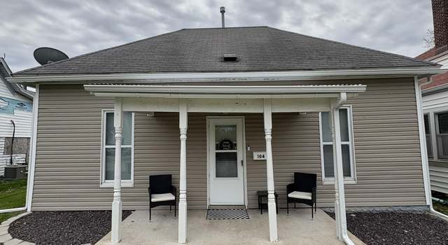Photo of 104 E Bates St, Wellsville, MO 63384