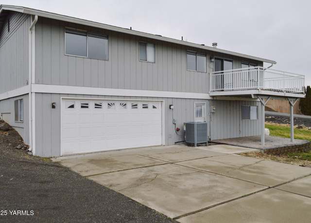 Property at 11 Echo Ct, Yakima, WA 98908, 3 beds, 2.5 baths