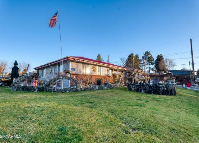 Property at 1206 W 2nd St, Grandview, WA 98930, 5 beds, 2 baths