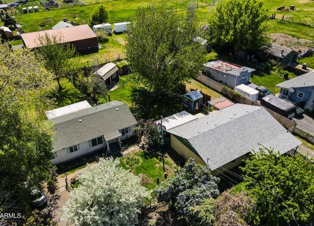 Property at 10608 Hackett Rd, Yakima, WA 98903, 3 beds, 1.5 baths