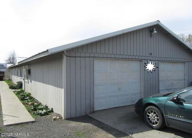 Property at 812 E Tennant Ln, Yakima, WA 98901