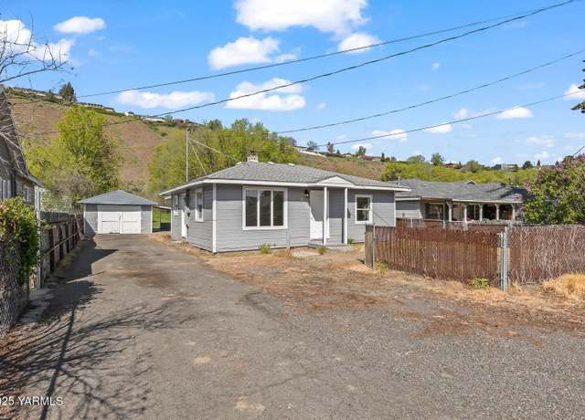 Property at 416 S 5th St, Selah, WA 98942, 2 beds, 1 bath