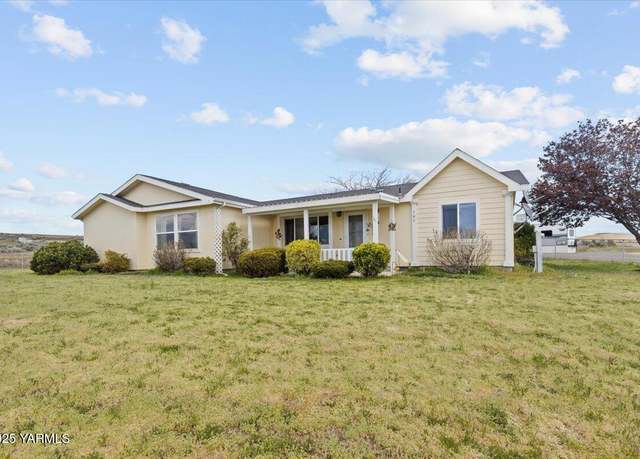 Property at 707 Moody Rd, Moxee, WA 98936, 3 beds, 2 baths