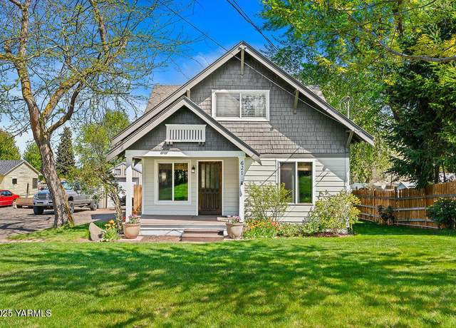 Property at 621 S 5th St, Selah, WA 98942, 3 beds, 1.5 baths