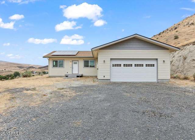 Property at 14403 N Wenas Rd, Selah, WA 98942, 3 beds, 2 baths