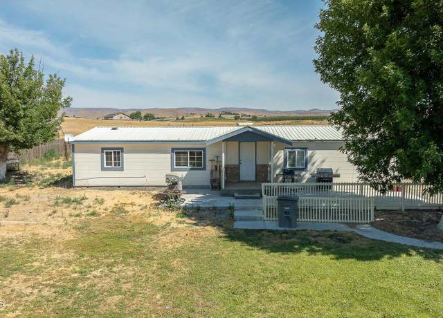 Property at 1311 W Huntzinger Rd, Selah, WA 98942, 4 beds, 2 baths