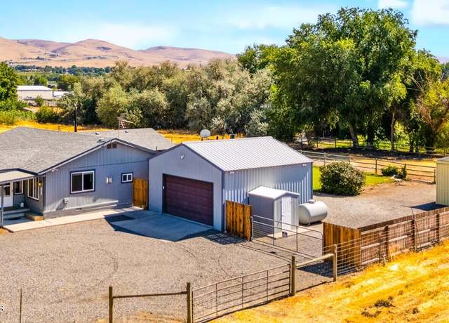 Property at 1207 S Keys Rd, Yakima, WA 98901, 3 beds, 2 baths