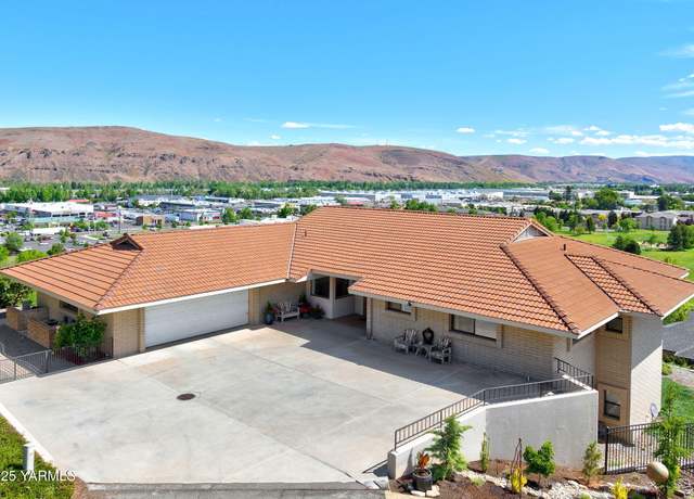 Property at 1011 N 42nd Pl, Yakima, WA 98908, 5 beds, 4.5 baths