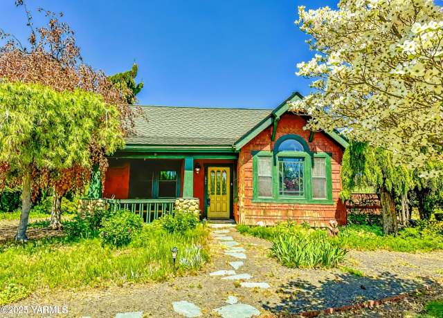 Property at 1465 Cook Rd, Yakima, WA 98908, 3 beds, 2 baths