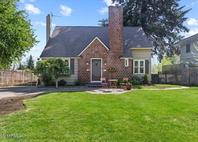Property at 811 S 19th Ave, Yakima, WA 98902, 4 beds, 2.5 baths