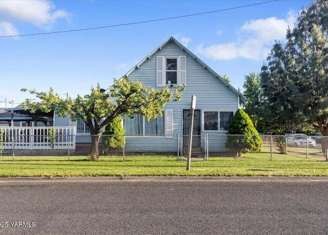 Property at 902 E Adams St, Yakima, WA 98901, 4 beds, 2 baths