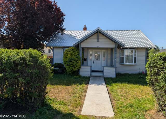 Property at 124 E Bartlett Ave, Selah, WA 98942, 2 beds, 2 baths