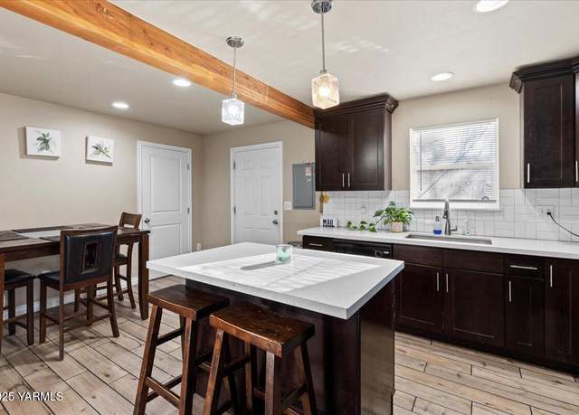 Property at 1703 Pleasant Ave, Yakima, WA 98902, 4 beds, 2 baths