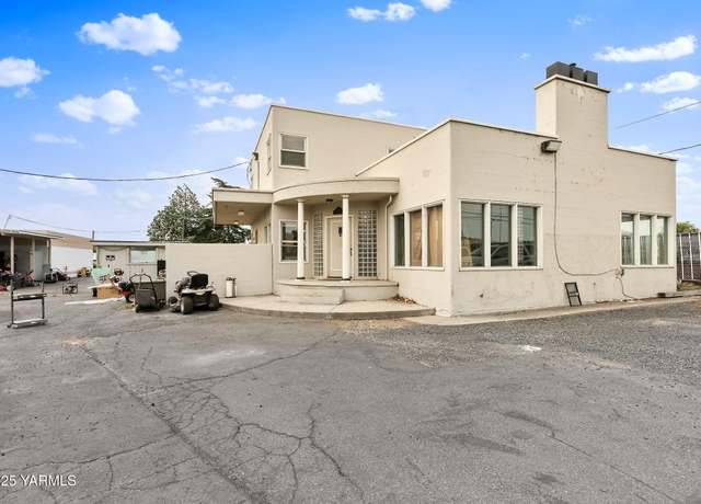 Property at 2110 Fruitvale Blvd, Yakima, WA 98902, 4 beds, 1 bath