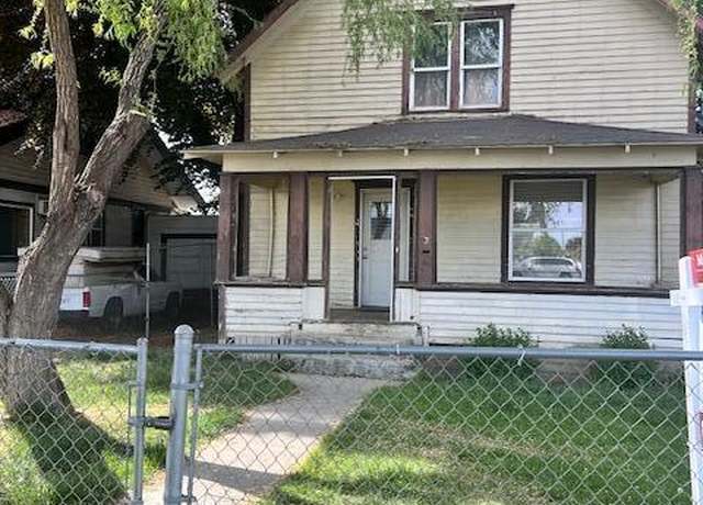 Property at 3 S Elm St, Toppenish, WA 98948, 3 beds, 2 baths