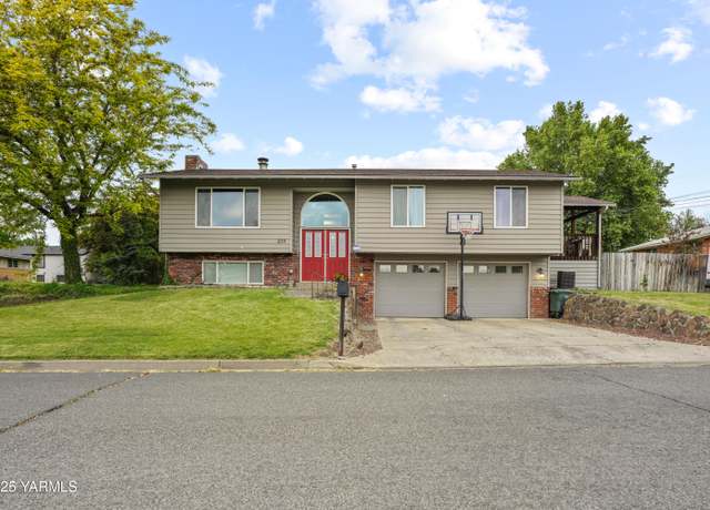 Property at 209 S 39th Ave, Yakima, WA 98902, 4 beds, 2 baths