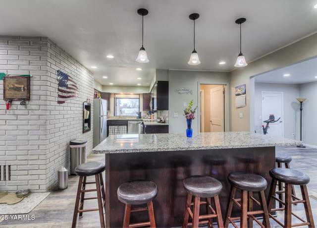 Property at 4003 Emma Ln, Yakima, WA 98903, 3 beds, 2 baths