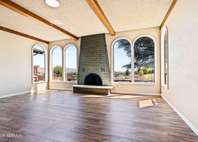Property at 825 N Conestoga Blvd, Yakima, WA 98908, 3 beds, 3 baths