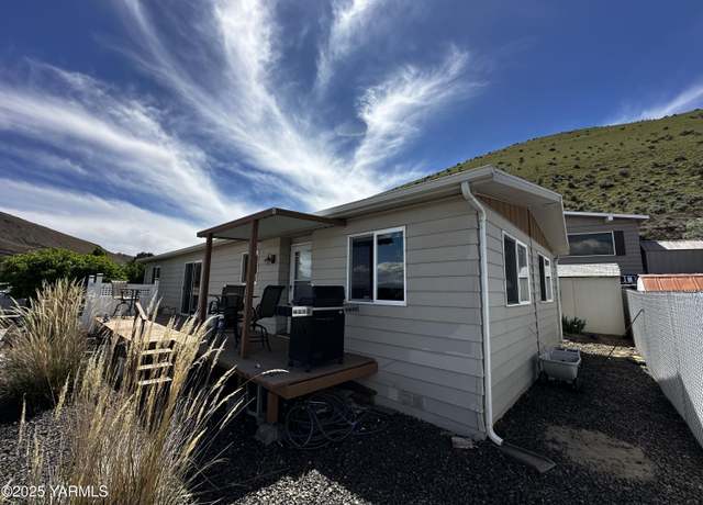 Property at 6 Leisure Hill Dr #13, Union Gap, WA 98903, 2 beds, 2 baths