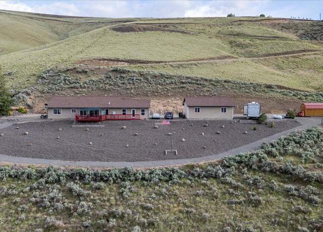 Property at 3501 S 40th Ave, Yakima, WA 98903, 4 beds, 2 baths