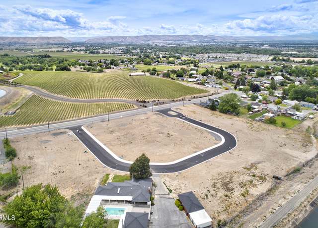 Property at 114 Vineyard View Ln Lot 8, Yakima, WA 98901