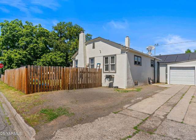 Property at 319 S 14th Ave, Yakima, WA 98902, 3 beds, 1 bath
