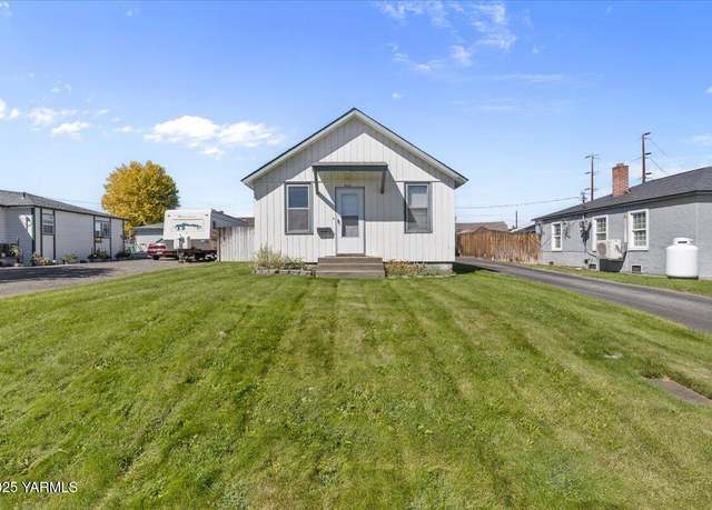Property at 408 N 10th St, Selah, WA 98942, 1 bed, 1 bath