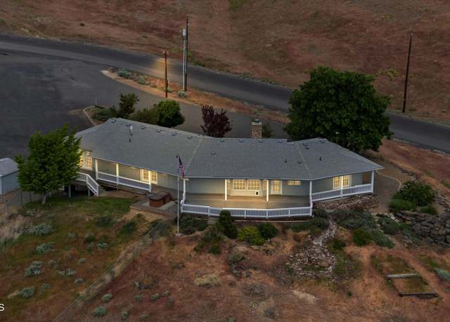 Property at 40 Vista Verde Dr, Yakima, WA 98901, 3 beds, 3.5 baths