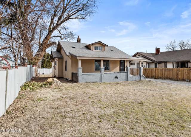Property at 1009 S 21st Ave, Yakima, WA 98902, 3 beds, 2 baths