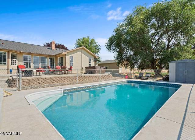 Property at 244 Latigo Ln, Yakima, WA 98901, 4 beds, 3 baths
