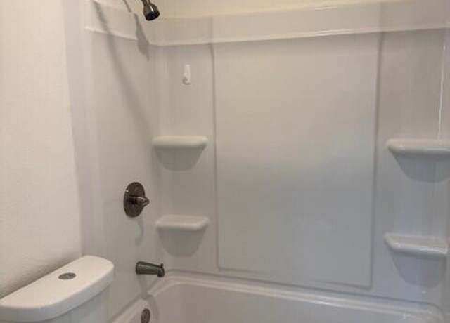 Property at 333 N 10th St, Sunnyside, WA 98944, 2 beds, 1 bath